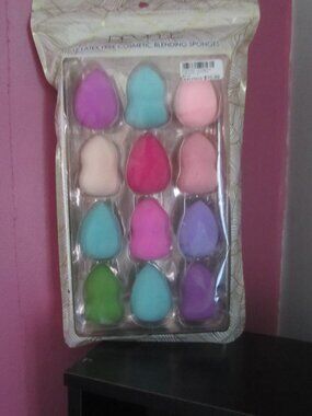 NWT/Revelle 12 Latex Makeup Blending Sponges ~ BRAND NEW!